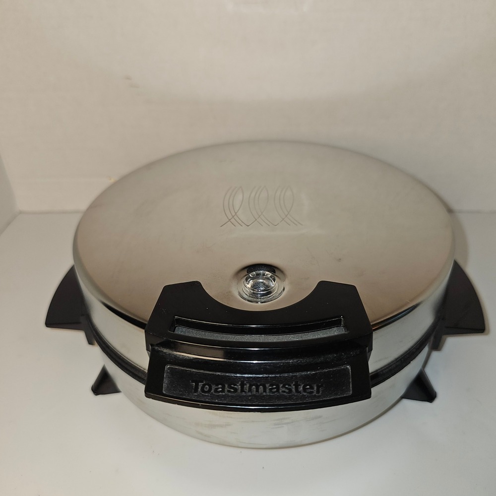 Toastmaster W252H Round Waffle Baker Maker Chrome 650W 7 Inch Grid Vintage